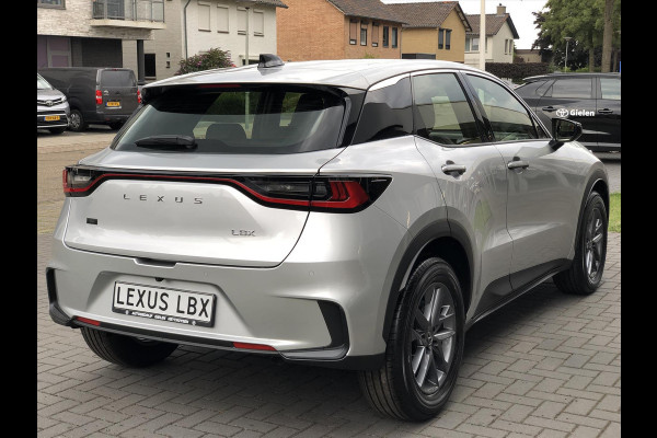 Lexus LBX 1.5 Comfort & Safety Pack | Dodehoekherkenning, Parkeersensoren, Keyless, Stoelverwarming