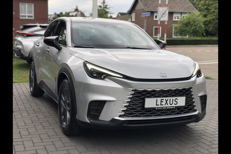 Lexus LBX 1.5 Comfort & Safety Pack | Dodehoekherkenning, Parkeersensoren, Keyless, Stoelverwarming