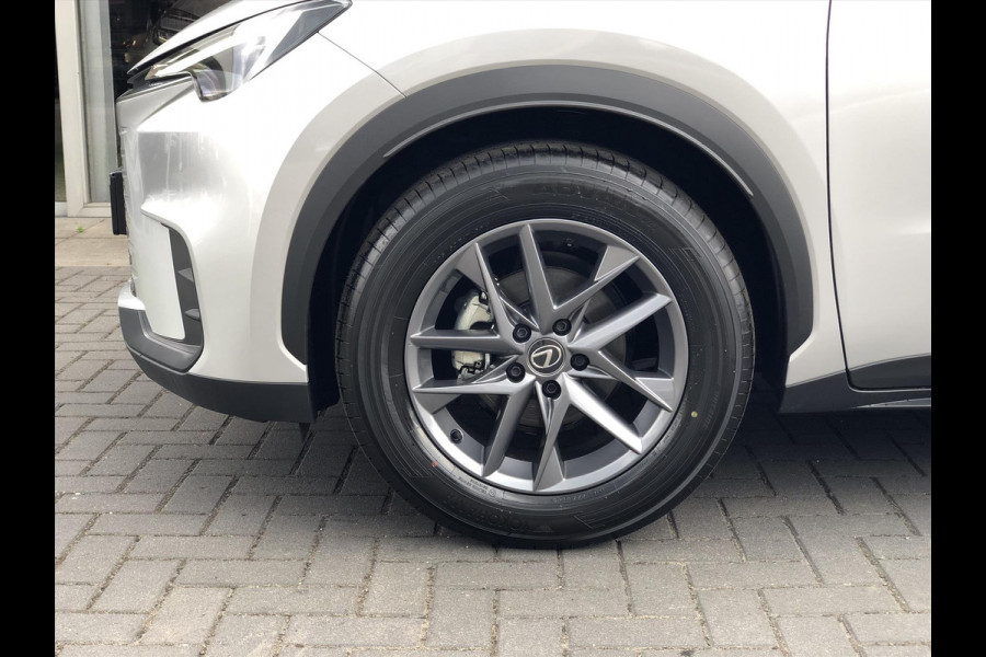 Lexus LBX 1.5 Comfort & Safety Pack | Dodehoekherkenning, Parkeersensoren, Keyless, Stoelverwarming