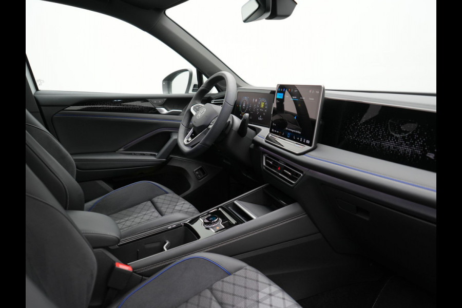 Volkswagen Tiguan eHybrid R-Line Edition Plug In Hybrid 204pk Dealer O.H PHEV | Adaptive Cruise | 360 Camera | IQ Light | Alcantara Sportstoelen Massage | Apple Carplay | Travel Assist | Keyless | Sfeerverlichting | Navigatie | Virtual | DAB |