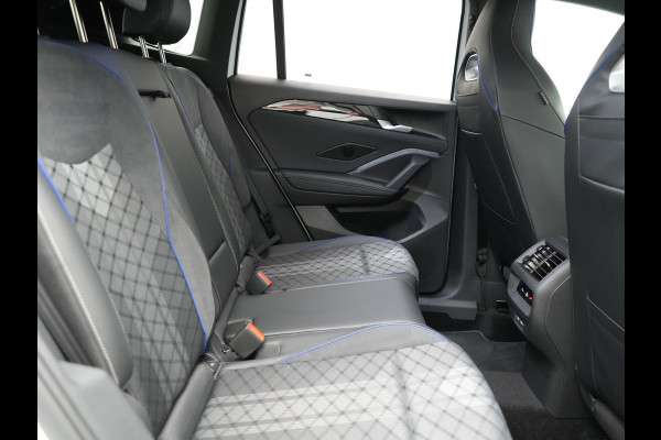 Volkswagen Tiguan eHybrid R-Line Edition Plug In Hybrid 204pk Dealer O.H PHEV | Adaptive Cruise | 360 Camera | IQ Light | Alcantara Sportstoelen Massage | Apple Carplay | Travel Assist | Keyless | Sfeerverlichting | Navigatie | Virtual | DAB |