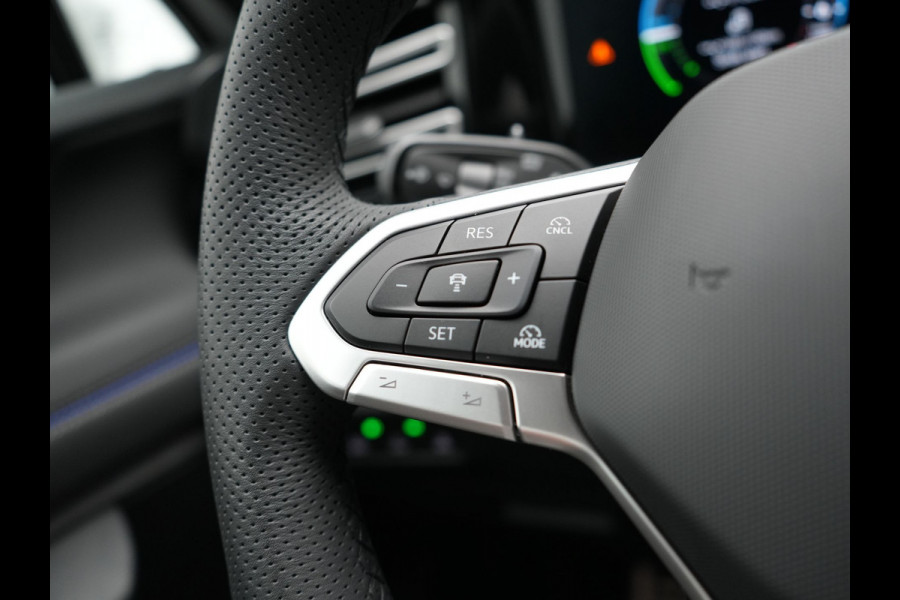 Volkswagen Tiguan eHybrid R-Line Edition Plug In Hybrid 204pk Dealer O.H PHEV | Adaptive Cruise | 360 Camera | IQ Light | Alcantara Sportstoelen Massage | Apple Carplay | Travel Assist | Keyless | Sfeerverlichting | Navigatie | Virtual | DAB |
