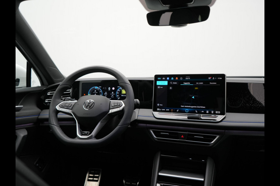 Volkswagen Tiguan eHybrid R-Line Edition Plug In Hybrid 204pk Dealer O.H PHEV | Adaptive Cruise | 360 Camera | IQ Light | Alcantara Sportstoelen Massage | Apple Carplay | Travel Assist | Keyless | Sfeerverlichting | Navigatie | Virtual | DAB |