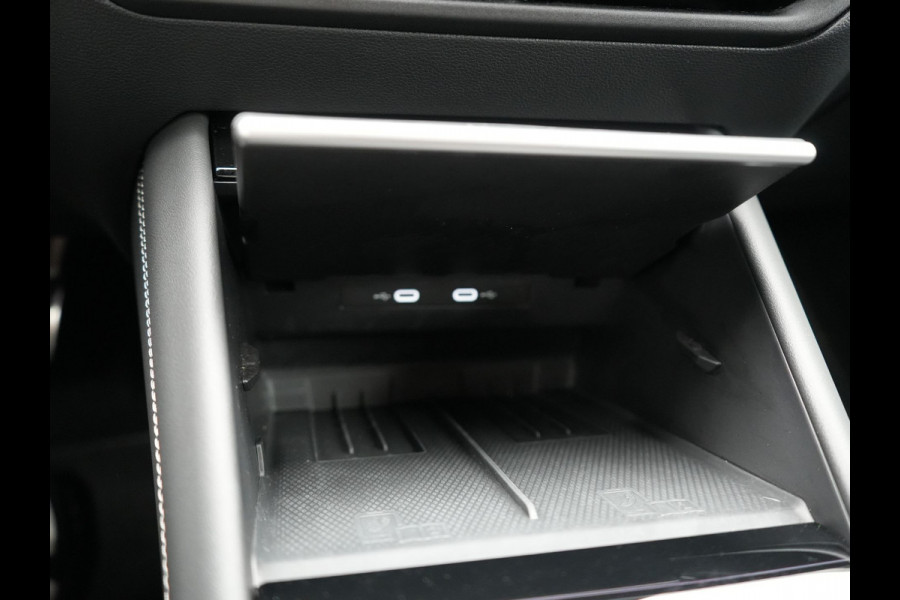 Volkswagen Tiguan eHybrid R-Line Edition Plug In Hybrid 204pk Dealer O.H PHEV | Adaptive Cruise | 360 Camera | IQ Light | Alcantara Sportstoelen Massage | Apple Carplay | Travel Assist | Keyless | Sfeerverlichting | Navigatie | Virtual | DAB |