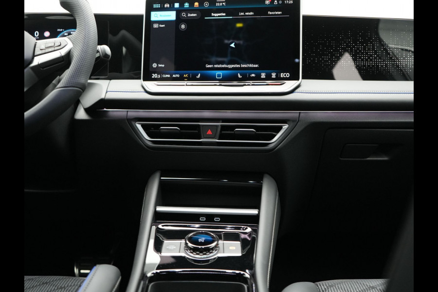 Volkswagen Tiguan eHybrid R-Line Edition Plug In Hybrid 204pk Dealer O.H PHEV | Adaptive Cruise | 360 Camera | IQ Light | Alcantara Sportstoelen Massage | Apple Carplay | Travel Assist | Keyless | Sfeerverlichting | Navigatie | Virtual | DAB |