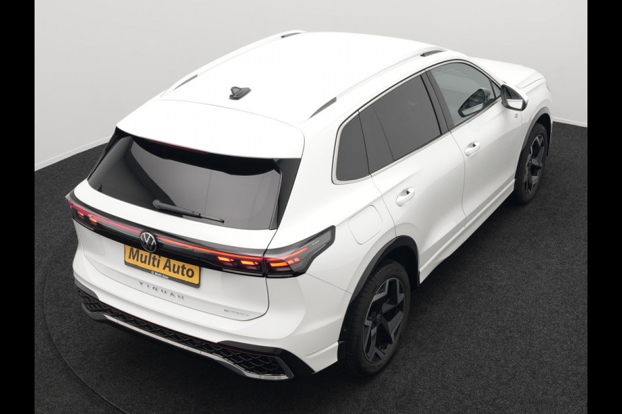 Volkswagen Tiguan eHybrid R-Line Edition Plug In Hybrid 204pk Dealer O.H PHEV | Adaptive Cruise | 360 Camera | IQ Light | Alcantara Sportstoelen Massage | Apple Carplay | Travel Assist | Keyless | Sfeerverlichting | Navigatie | Virtual | DAB |