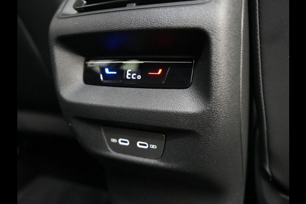 Volkswagen Tiguan eHybrid R-Line Edition Plug In Hybrid 204pk Dealer O.H PHEV | Adaptive Cruise | 360 Camera | IQ Light | Alcantara Sportstoelen Massage | Apple Carplay | Travel Assist | Keyless | Sfeerverlichting | Navigatie | Virtual | DAB |
