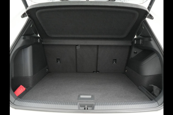 Volkswagen Tiguan eHybrid R-Line Edition Plug In Hybrid 204pk Dealer O.H PHEV | Adaptive Cruise | 360 Camera | IQ Light | Alcantara Sportstoelen Massage | Apple Carplay | Travel Assist | Keyless | Sfeerverlichting | Navigatie | Virtual | DAB |