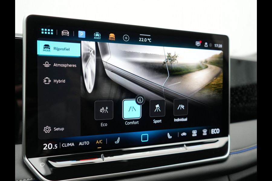Volkswagen Tiguan eHybrid R-Line Edition Plug In Hybrid 204pk Dealer O.H PHEV | Adaptive Cruise | 360 Camera | IQ Light | Alcantara Sportstoelen Massage | Apple Carplay | Travel Assist | Keyless | Sfeerverlichting | Navigatie | Virtual | DAB |