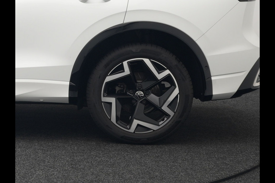 Volkswagen Tiguan eHybrid R-Line Edition Plug In Hybrid 204pk Dealer O.H PHEV | Adaptive Cruise | 360 Camera | IQ Light | Alcantara Sportstoelen Massage | Apple Carplay | Travel Assist | Keyless | Sfeerverlichting | Navigatie | Virtual | DAB |