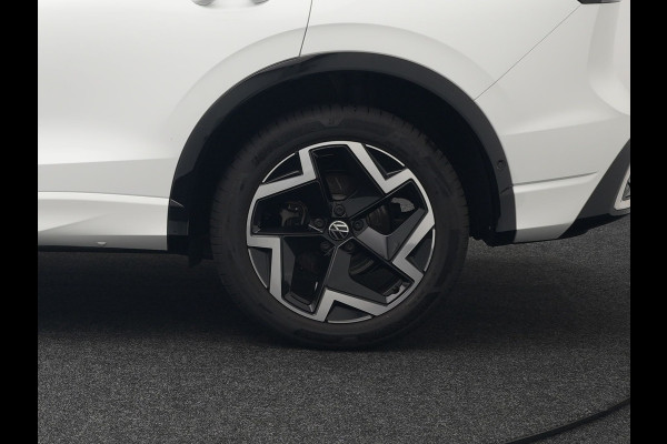 Volkswagen Tiguan eHybrid R-Line Edition Plug In Hybrid 204pk Dealer O.H PHEV | Adaptive Cruise | 360 Camera | IQ Light | Alcantara Sportstoelen Massage | Apple Carplay | Travel Assist | Keyless | Sfeerverlichting | Navigatie | Virtual | DAB |