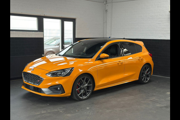 Ford Focus 2.3 EcoBoost ST-3 Performance | Orange Fury | Pano | B&o | Alcantara | Dealeronderhouden | Full option