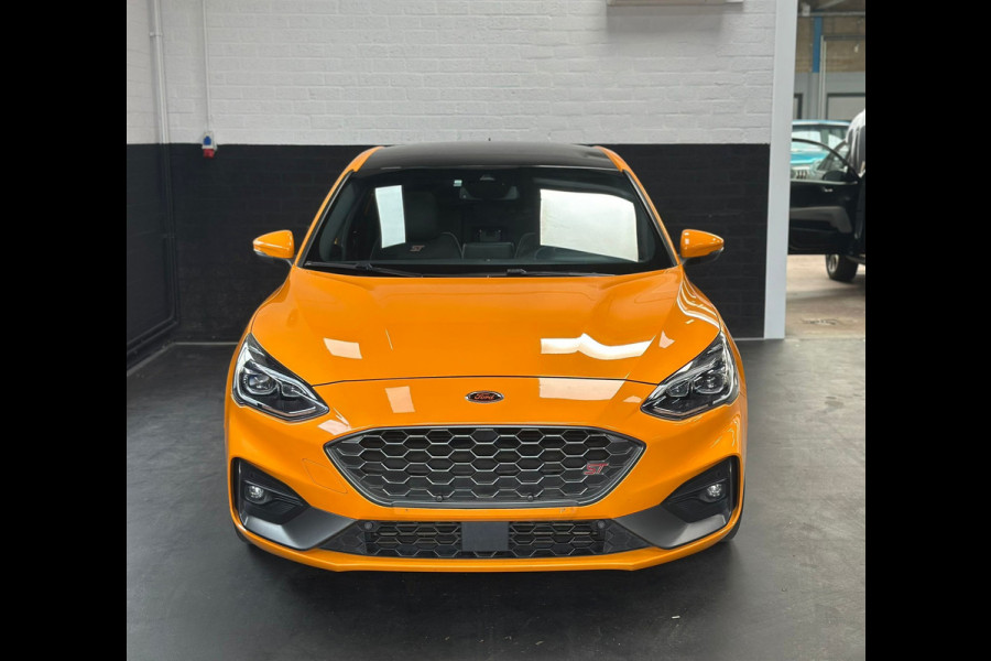 Ford Focus 2.3 EcoBoost ST-3 Performance | Orange Fury | Pano | B&o | Alcantara | Dealeronderhouden | Full option