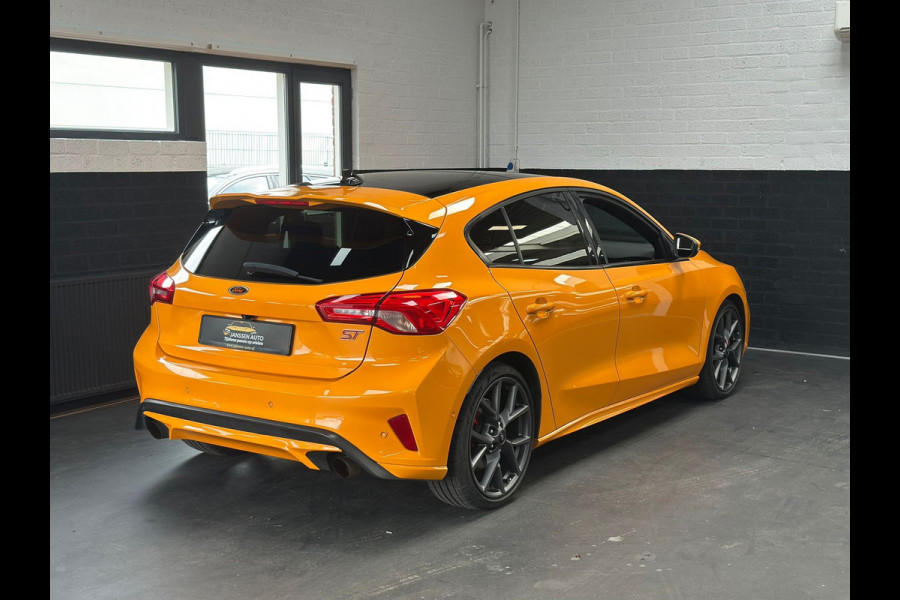 Ford Focus 2.3 EcoBoost ST-3 Performance | Orange Fury | Pano | B&o | Alcantara | Dealeronderhouden | Full option