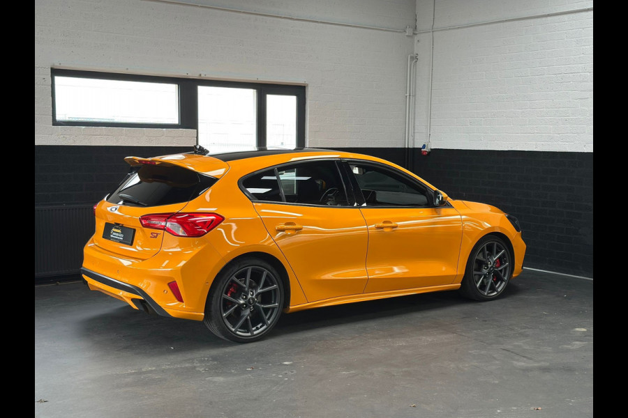 Ford Focus 2.3 EcoBoost ST-3 Performance | Orange Fury | Pano | B&o | Alcantara | Dealeronderhouden | Full option