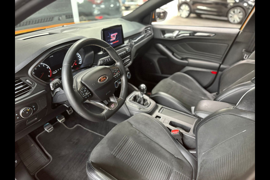Ford Focus 2.3 EcoBoost ST-3 Performance | Orange Fury | Pano | B&o | Alcantara | Dealeronderhouden | Full option
