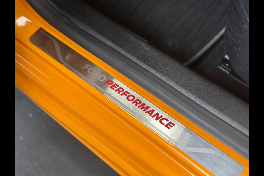 Ford Focus 2.3 EcoBoost ST-3 Performance | Orange Fury | Pano | B&o | Alcantara | Dealeronderhouden | Full option