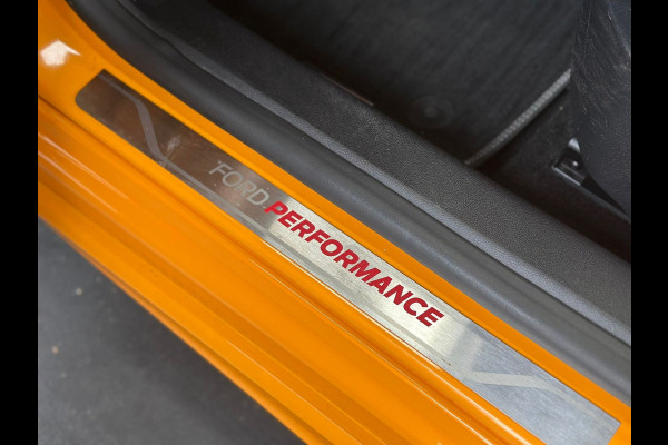 Ford Focus 2.3 EcoBoost ST-3 Performance | Orange Fury | Pano | B&o | Alcantara | Dealeronderhouden | Full option