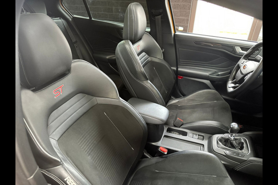 Ford Focus 2.3 EcoBoost ST-3 Performance | Orange Fury | Pano | B&o | Alcantara | Dealeronderhouden | Full option