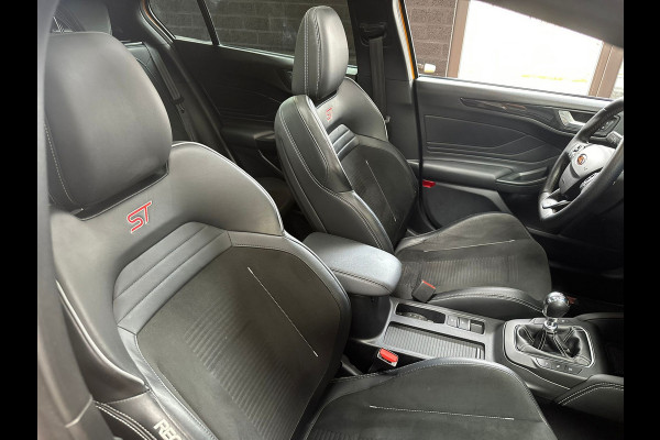 Ford Focus 2.3 EcoBoost ST-3 Performance | Orange Fury | Pano | B&o | Alcantara | Dealeronderhouden | Full option
