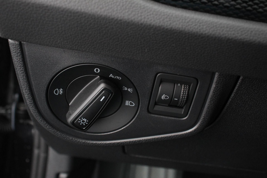 Volkswagen Taigo 1.0 TSI 110pk DSG Life | Navigatie | Apple Carplay/Android Auto Wireless | Adaptive Cruise Control | Parkeersensoren | Camera | Blind Spot Assist | Park Assist | Afneembare trekhaak | Stoelverwarming | Virtual Cockpit | Ledverlichting | Climatronic