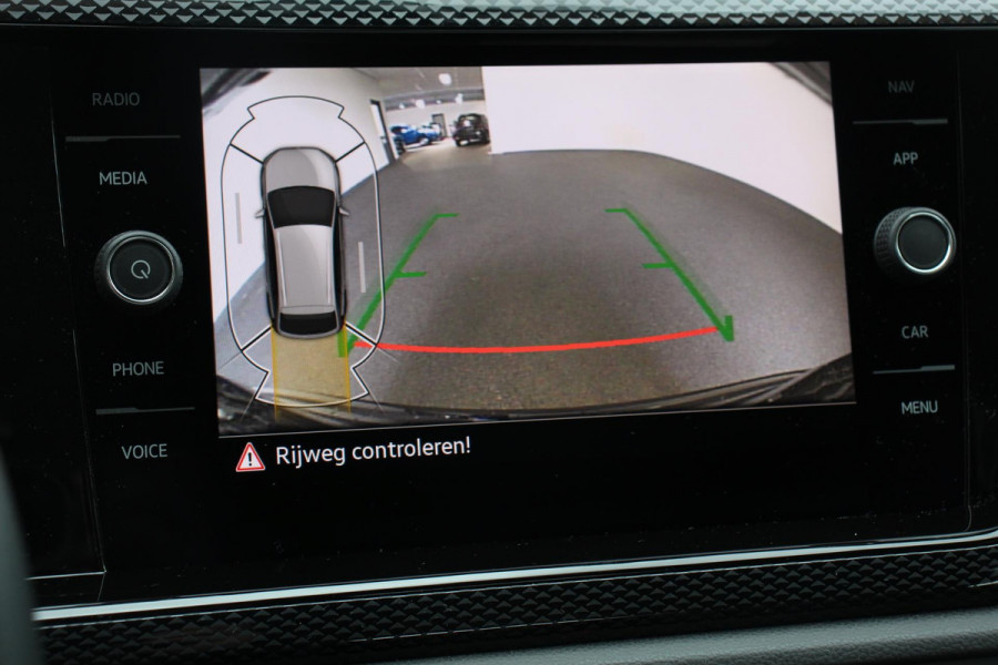 Volkswagen Taigo 1.0 TSI 110pk DSG Life | Navigatie | Apple Carplay/Android Auto Wireless | Adaptive Cruise Control | Parkeersensoren | Camera | Blind Spot Assist | Park Assist | Afneembare trekhaak | Stoelverwarming | Virtual Cockpit | Ledverlichting | Climatronic