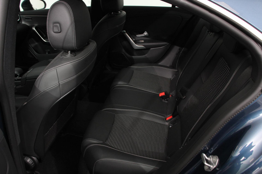 Mercedes-Benz CLA-Klasse 200 Progressive 7-DCT DEMO! Navigatie Climate Control Led Trekhaak Stoelverwarming Half Leder Camera