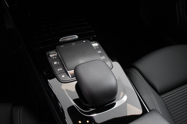 Mercedes-Benz CLA-Klasse 200 Progressive 7-DCT DEMO! Navigatie Climate Control Led Trekhaak Stoelverwarming Half Leder Camera