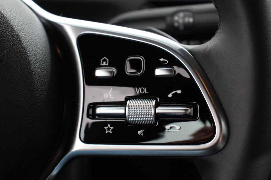 Mercedes-Benz CLA-Klasse 200 Progressive 7-DCT DEMO! Navigatie Climate Control Led Trekhaak Stoelverwarming Half Leder Camera