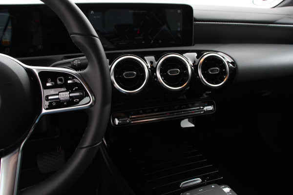 Mercedes-Benz CLA-Klasse 200 Progressive 7-DCT DEMO! Navigatie Climate Control Led Trekhaak Stoelverwarming Half Leder Camera