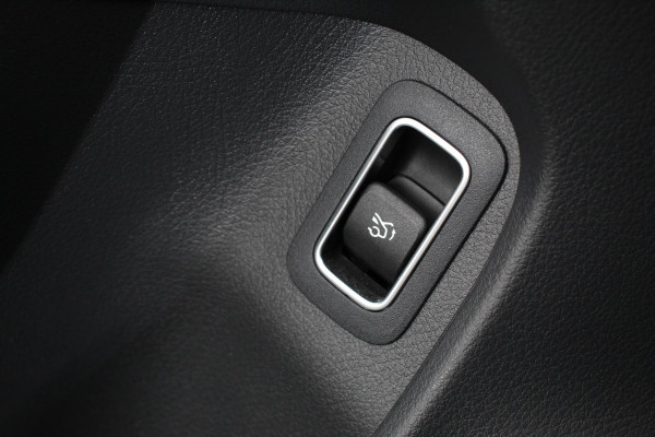 Mercedes-Benz CLA-Klasse 200 Progressive 7-DCT DEMO! Navigatie Climate Control Led Trekhaak Stoelverwarming Half Leder Camera