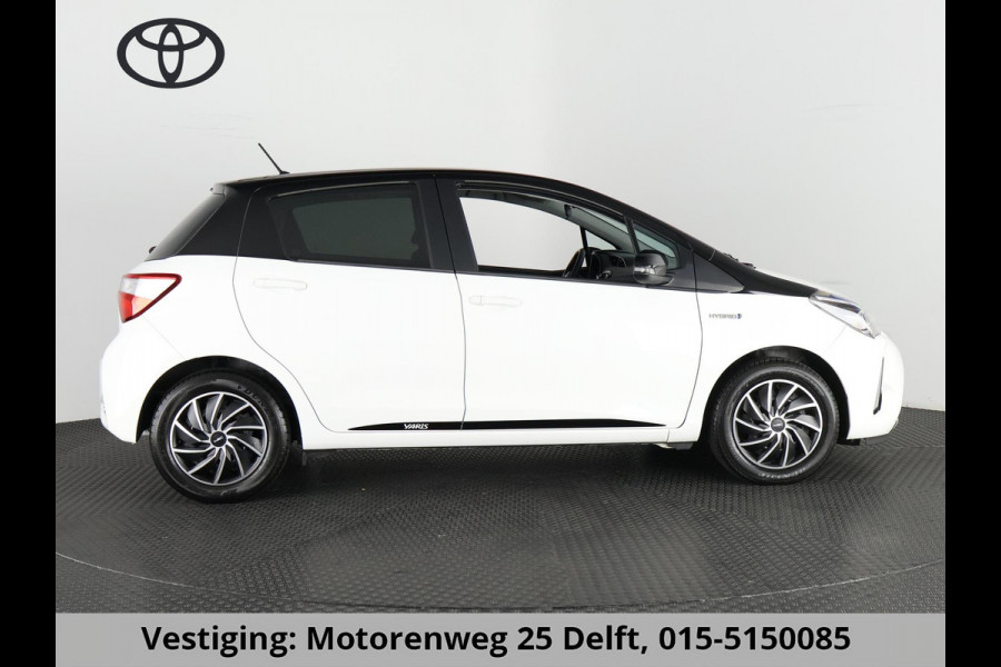 Toyota Yaris 1.5 HYBRID BI-TONE GARANTIE 4-2030! CAMER. DEALERAUTO ! PDC . GARANTIE TOT 04-2030