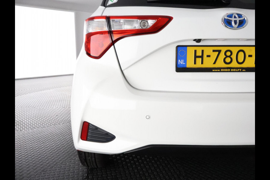 Toyota Yaris 1.5 HYBRID BI-TONE GARANTIE 4-2030! CAMER. DEALERAUTO ! PDC . GARANTIE TOT 04-2030