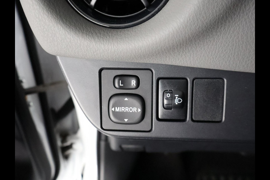 Toyota Yaris 1.5 HYBRID BI-TONE GARANTIE 4-2030! CAMER. DEALERAUTO ! PDC . GARANTIE TOT 04-2030