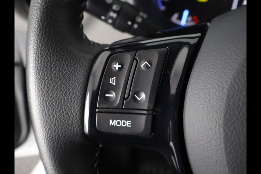 Toyota Yaris 1.5 HYBRID BI-TONE GARANTIE 4-2030! CAMER. DEALERAUTO ! PDC . GARANTIE TOT 04-2030
