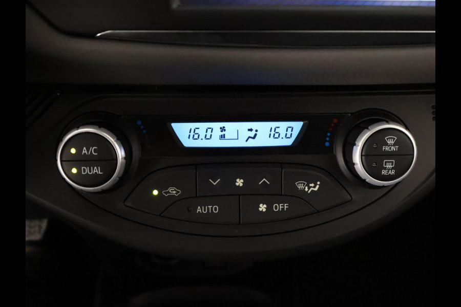 Toyota Yaris 1.5 HYBRID BI-TONE GARANTIE 4-2030! CAMER. DEALERAUTO ! PDC . GARANTIE TOT 04-2030