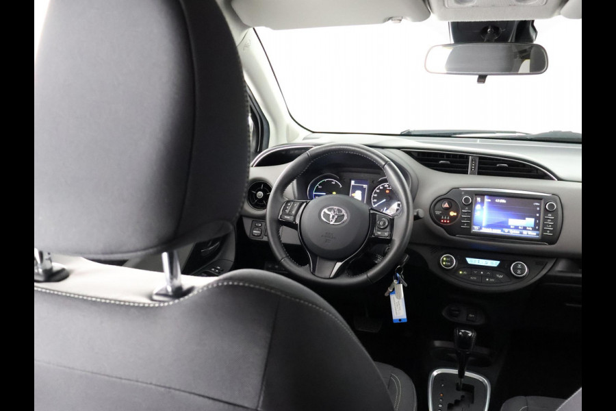 Toyota Yaris 1.5 HYBRID BI-TONE GARANTIE 4-2030! CAMER. DEALERAUTO ! PDC . GARANTIE TOT 04-2030