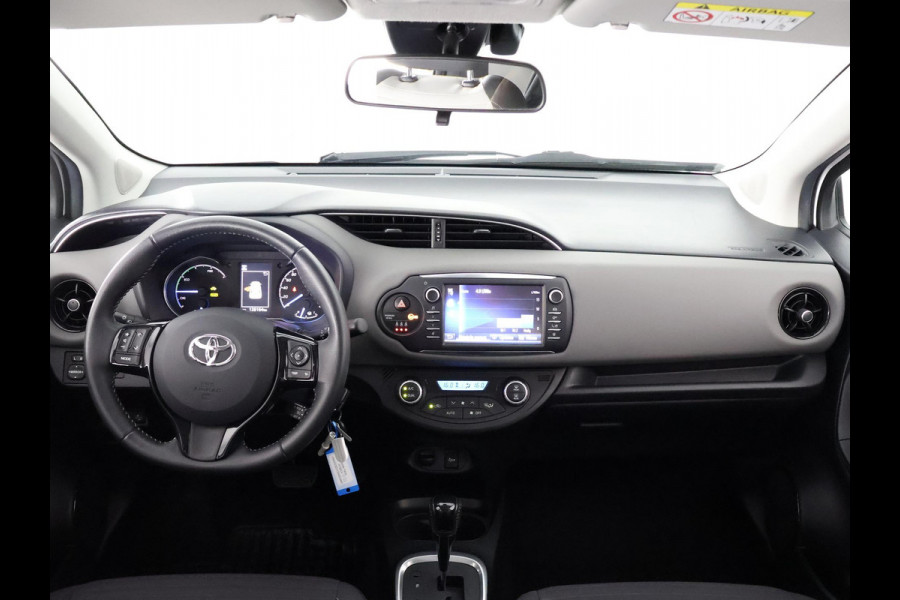 Toyota Yaris 1.5 HYBRID BI-TONE GARANTIE 4-2030! CAMER. DEALERAUTO ! PDC . GARANTIE TOT 04-2030
