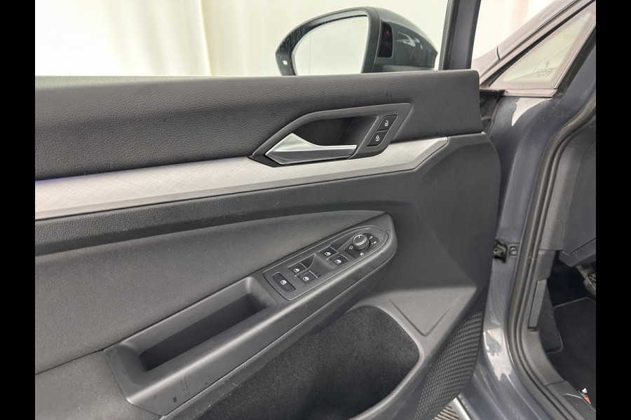 Volkswagen GOLF Variant 2.0 TDI Life Business (INCL-BTW)  *FULL-LED | DIGI-COCKPIT | NAVI-FULLMAP | HEATED-COMFORTSEATS | KEYLESS | DAB+ | CARPLAY | ECC | AMBIENT-LIGHT | PDC | 16''ALU*