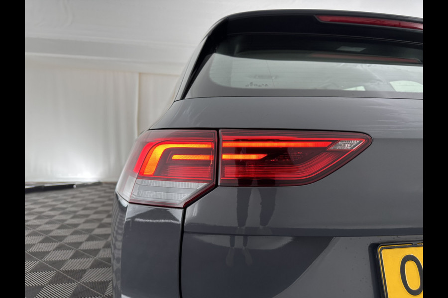 Volkswagen GOLF Variant 2.0 TDI Life Business (INCL-BTW)  *FULL-LED | DIGI-COCKPIT | NAVI-FULLMAP | HEATED-COMFORTSEATS | KEYLESS | DAB+ | CARPLAY | ECC | AMBIENT-LIGHT | PDC | 16''ALU*