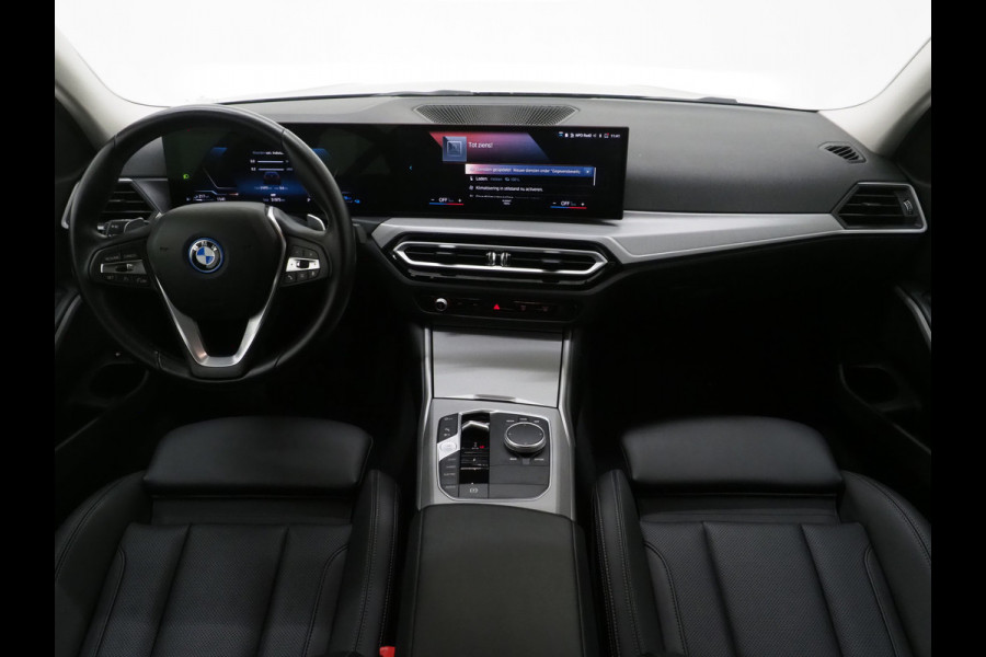 BMW 3 Serie Touring 320e LCI Shadow Line | Nieuw Model | Widescreen | Carplay | Leder | Cruise | DAB | LED | PDC