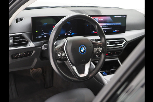 BMW 3 Serie Touring 320e LCI Shadow Line | Nieuw Model | Widescreen | Carplay | Leder | Cruise | DAB | LED | PDC
