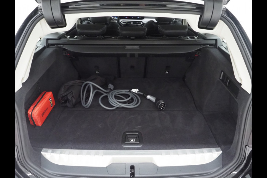 BMW 3 Serie Touring 320e LCI Shadow Line | Nieuw Model | Widescreen | Carplay | Leder | Cruise | DAB | LED | PDC