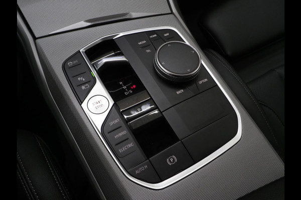 BMW 3 Serie Touring 320e LCI Shadow Line | Nieuw Model | Widescreen | Carplay | Leder | Cruise | DAB | LED | PDC