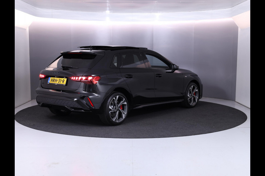 Audi A3 Sportback 45 TFSI e S edition Competition 272 pk S-tronic| Navigatie | Panoramadak | Parkeersensoren (Park assist) | Achteruitrijcamera | Adaptieve cruise control | Matrix LED koplampen |