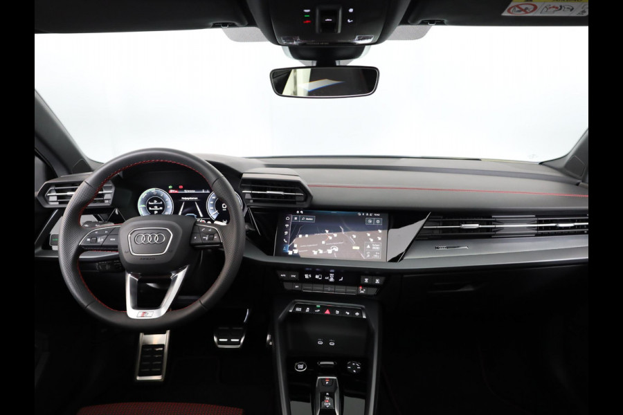 Audi A3 Sportback 45 TFSI e S edition Competition 272 pk S-tronic| Navigatie | Panoramadak | Parkeersensoren (Park assist) | Achteruitrijcamera | Adaptieve cruise control | Matrix LED koplampen |