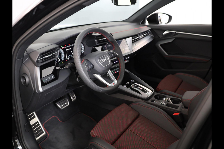 Audi A3 Sportback 45 TFSI e S edition Competition 272 pk S-tronic| Navigatie | Panoramadak | Parkeersensoren (Park assist) | Achteruitrijcamera | Adaptieve cruise control | Matrix LED koplampen |