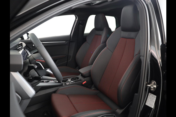 Audi A3 Sportback 45 TFSI e S edition Competition 272 pk S-tronic| Navigatie | Panoramadak | Parkeersensoren (Park assist) | Achteruitrijcamera | Adaptieve cruise control | Matrix LED koplampen |