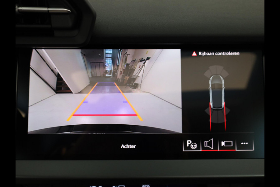 Audi A3 Sportback 45 TFSI e S edition Competition 272 pk S-tronic| Navigatie | Panoramadak | Parkeersensoren (Park assist) | Achteruitrijcamera | Adaptieve cruise control | Matrix LED koplampen |