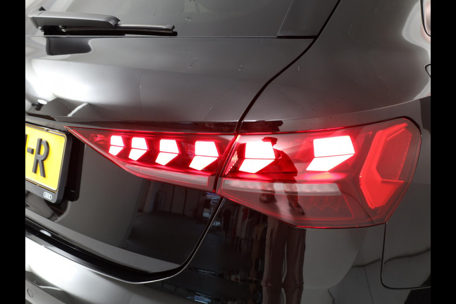 Audi A3 Sportback 45 TFSI e S edition Competition 272 pk S-tronic| Navigatie | Panoramadak | Parkeersensoren (Park assist) | Achteruitrijcamera | Adaptieve cruise control | Matrix LED koplampen |